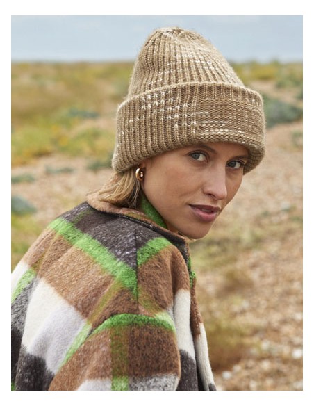 BEE-B330R-Chunky Knitted Patch Beanie 2